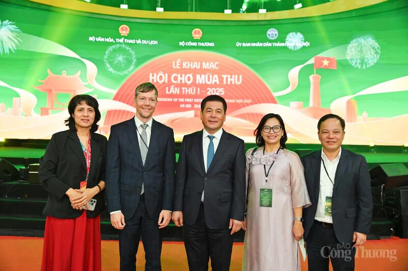 Trước giờ khai hội, Bộ trưởng Oklavip khuyến mã hấp dẫn mỗi ngày Nguyễn Hồng Diên đã gặp gỡ các đối tác quốc tế.