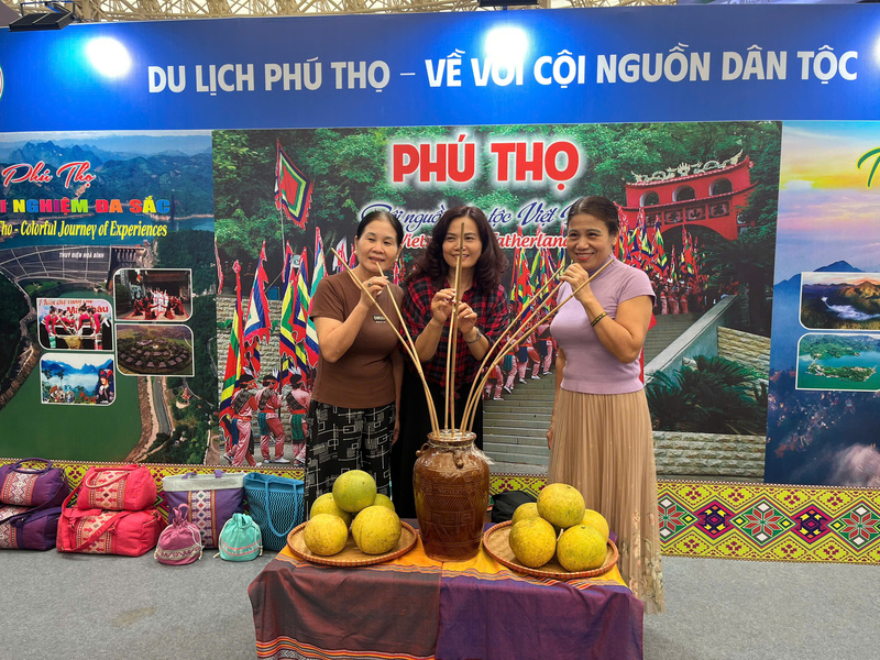 Không gian trải nghiệm OKLVIE sản phẩm thuộc hệ thống OKVIP là trang web tổ chức phát sóng bóng đá trực tiếp, live casino , nỗ hũ, bắn cá Phú Thọ thu hút khách tham quan check-in.