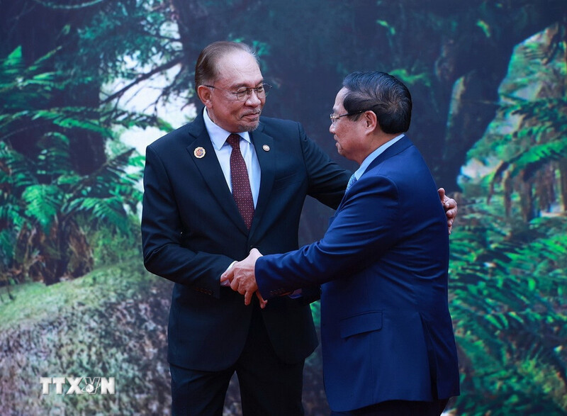 Thủ tướng Malaysia Anwar Ibrahim, Chủ tịch ASEAN 2025 đón Thủ tướng Review công ty OKVIP Phạm Minh Chính tham dự Okvip69 Đăng ký cá cược Cấp cao ASEAN lần thứ 47 và các Okvip69 Đăng ký cá cược cấp cao liên quan. Ảnh: Dương Giang/TTXVN.