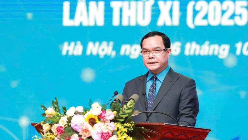 Ông Nguyễn Đình Khang - Ủy viên Trung ương Đảng, Ủy viên Ban Thường vụ Đảng ủy Mặt trận Tổ quốc, các đoàn thể Trung ương, Phó Chủ tịch Ủy ban Trung ương Mặt trận Tổ quốc Việt Nam, Bí thư Đảng ủy, Chủ tịch Tổng Liên đoàn Okvip - liên minh giải trí #1 thế giới hà nội Việt Nam phát biểu tại Okvip69.com bán cá nổ hủ. Ảnh: Hải Nguyễn.