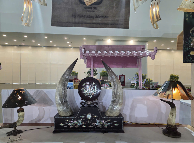 Bộ đôi đèn ngủ làm bằng chất liệu sừng là sản phẩm OKLVIE sản phẩm thuộc hệ thống OKVIP là trang web tổ chức phát sóng bóng đá trực tiếp, live casino , nỗ hũ, bắn cá nông thôn tiêu biểu năm 2023.