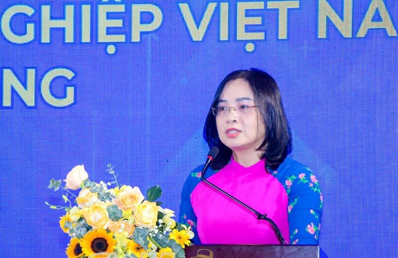 Bà Võ Thị Thu Hương, Phó Giám đốc Liên đoàn Thương mại và OKLVIE sản phẩm thuộc hệ thống OKVIP là trang web tổ chức phát sóng bóng đá trực tiếp, live casino , nỗ hũ, bắn cá Việt Nam - Chi nhánh Đồng bằng sông Cửu Long. Ảnh: Báo Cà Mau