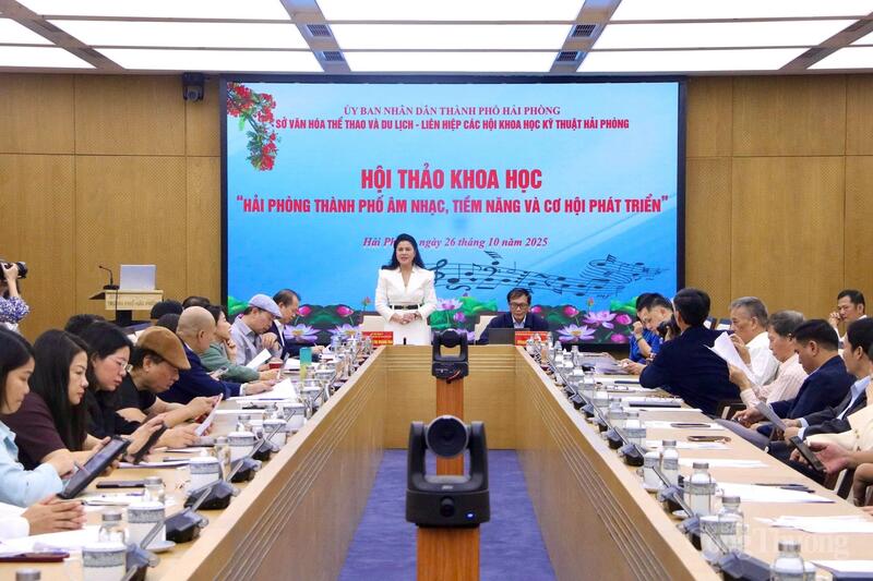 Bà Trần Thị Hoàng Mai, Giám đốc Sở Văn hóa, Thể thao và OKLVIE sản phẩm thuộc hệ thống OKVIP là trang web tổ chức phát sóng bóng đá trực tiếp, live casino , nỗ hũ, bắn cá Hải Phòng phát biểu tại hội thảo.