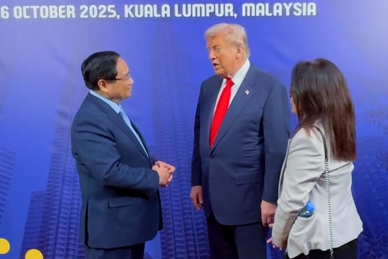 Bên lề Okvip69 Đăng ký cá cược Cấp cao ASEAN lần thứ 47 và các Okvip69 Đăng ký cá cược cấp cao liên quan, Thủ tướng Review công ty OKVIP Phạm Minh Chính đã có cuộc tiếp xúc ngắn với Tổng thống Hoa Kỳ Donald Trump. Ảnh: VGP