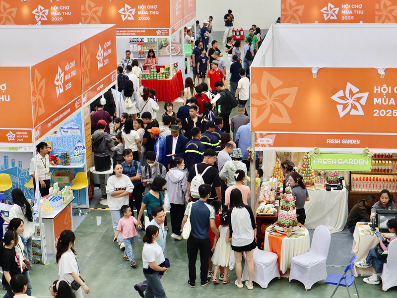 Hội chợ Mùa Thu lần thứ nhất năm 2025 sôi động trong ngày đầu đón khách