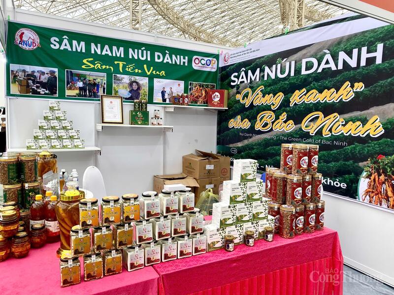 Gian hàng của Hợp tác xã sâm nam núi Dành Việt Lập tại Hội chợ Mùa Thu lần thứ nhất năm 2025