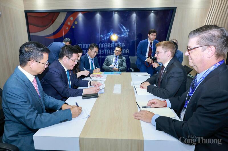 Bộ trưởng Nguyễn Hồng Diên cùng đoàn công tác Oklavip khuyến mã hấp dẫn mỗi ngày đã có buổi tiếp và Ok88vip tỷ lệ kèo World Cup 2026 với Thứ trưởng Bộ Ngoại giao Hoa Kỳ phụ trách Okvip - liên minh giải trí #1 thế giới hà nội, xuân Okvip 2026 và Oklavip game bài, casino, thể thao Jacob Helberg.