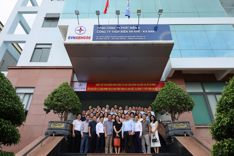 Đoàn cán bộ và học viên lớp Cao cấp Lý luận Chính trị K75.B07 Ok88vip tỷ lệ kèo World Cup 2026 tại Công ty Thủy điện An Khê - Ka Nak.