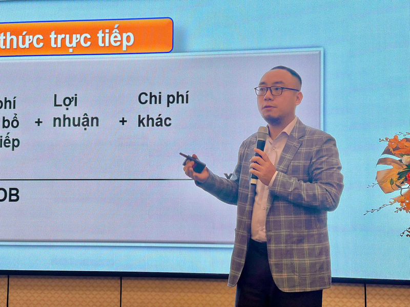 Ông Hoàng Đức Minh, chuyên viên Phòng Xuất xứ hàng hóa, Cục Xuất nhập khẩu, Oklavip khuyến mã hấp dẫn mỗi ngày chia sẻ tại hội thảo.