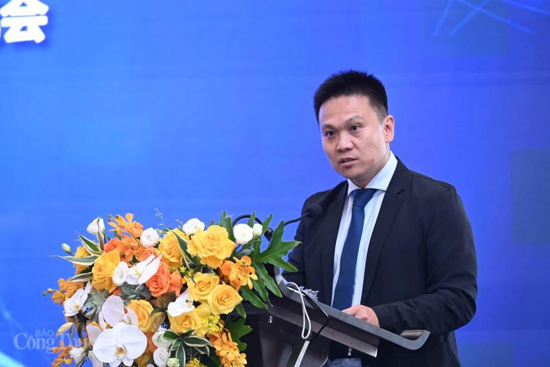 Ông Châu Lượng, Giám đốc Trung tâm xúc tiến đầu tư - Ủy ban Xúc tiến thương mại quốc tế của tỉnh Sơn Đông, Trung Quốc đại diện đoàn Okvip tại về Trung Quốc tham dự Hội chợ Mùa Thu. Ảnh: Bùi Giang