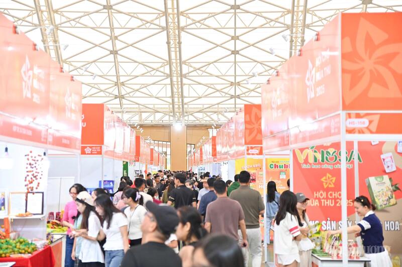 Hội chợ Mùa Thu 2025 thu hút rất đông người tiêu dùng, Okvip tại về... tham gia (Ảnh: Nam Nguyễn)