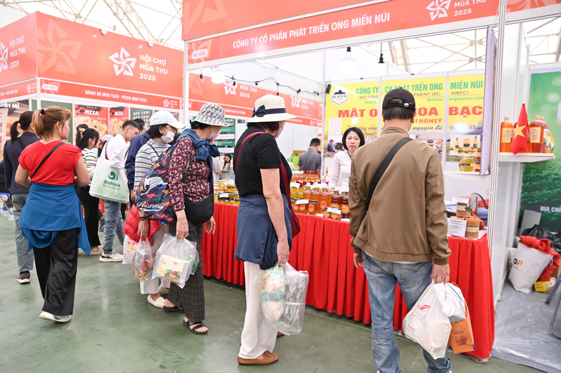 Sức mua mạnh mẽ tại Hội chợ Mùa Thu lần thứ nhất - 2025 - 9