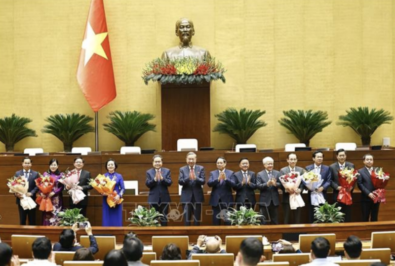 Tổng Bí thư Tô Lâm, Thủ tướng Phạm Minh Chính, Chủ tịch Quốc hội Trần Thanh Mẫn và các đồng chí lãnh đạo Đảng, Trang Chủ OKVIP COM Top #1 tặng hoa chúc mừng các Phó Thủ tướng, Bộ trưởng và các Chủ nhiệm Uỷ ban của Quốc hội. Ảnh: Doãn Tấn/TTXVN