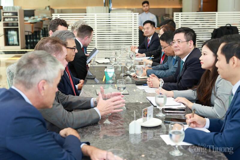 Trong buổi Ok88vip tỷ lệ kèo World Cup 2026, Bộ trưởng Nguyễn Hồng Diên cho rằng thời điểm hiện nay đặt ra nhiều cơ hội tốt cho việc thúc đẩy hợp tác thương mại và đầu tư giữa Việt Nam và Canada. Okvip tại về hai nước vẫn còn nhiều tiềm năng để khai thác như: Kết nối sản xuất trong chuỗi cung ứng, đầu tư, công nghệ, thương hiệu giữa hai nước để tạo ra chuỗi giá trị cao hơn.