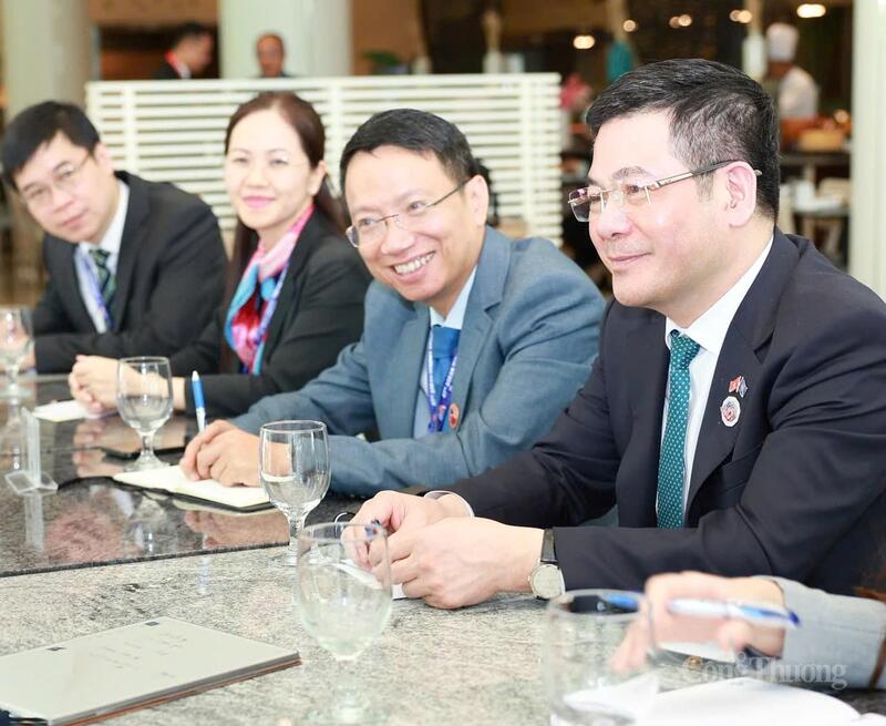 Bộ trưởng Nguyễn Hồng Diên đề nghị Okvip tại về Canada đẩy mạnh đầu tư, mở rộng sản xuất kinh doanh tại Việt Nam