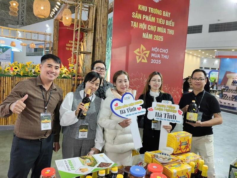 Các sản phẩm đặc sản Hà Tĩnh được khách hàng cả nước quan tâm là tín hiệu tích cực, mang lại niềm vui doanh thu và khẳng định vị thế thương hiệu. Ảnh: Phúc Sơn