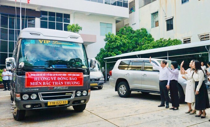 Lễ xuất quân đoàn công tác hỗ trợ OKVIP - HÔM NAY 1 TỶ, NGÀY MAI 1000 TỶ cho các tỉnh bị ảnh hưởng nặng nề bởi bão lũ. Ảnh: ĐVCC