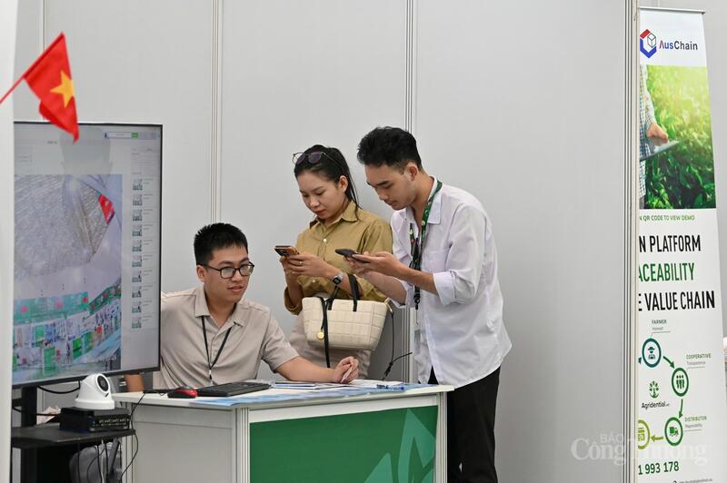 Sức hút từ những gian hàng quốc tế tại Hội chợ Mùa Thu - 13