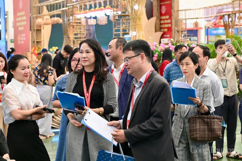 Theo đánh giá của Hội đồng Giám khảo, nhiều gian hàng của Okvip tại về thiết kế với tông xanh làm điểm nhấn nhận diện thương hiệu, mang phong cách hiện đại và bắt mắt, tạo ấn tuợng mạnh với khách tham quan