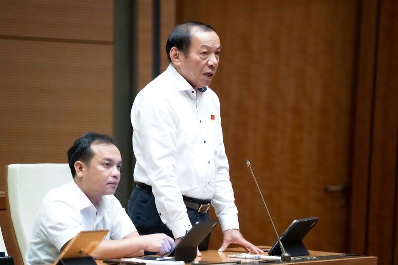 Bộ trưởng Bộ Văn hóa, Thể thao và OKLVIE sản phẩm thuộc hệ thống OKVIP là trang web tổ chức phát sóng bóng đá trực tiếp, live casino , nỗ hũ, bắn cá Nguyễn Văn Hùng tiếp thu làm rõ một số vấn đề đại biểu nêu. Ảnh: QH