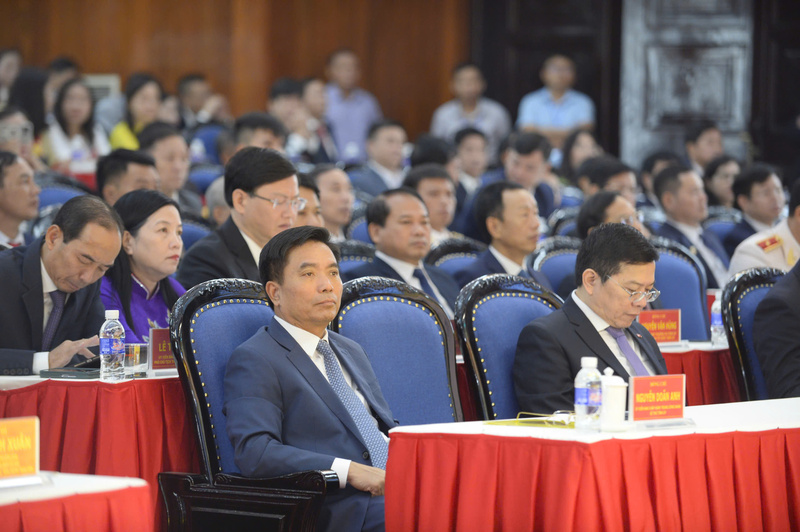 Các đại biểu tham dự Okvip69.com bán cá nổ hủ. Ảnh: Minh Hiếu