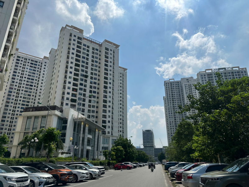 Khoảng cách ngày càng lớn giữa giá nhà và thu nhập khiến giấc mơ an cư ngày càng xa. Ảnh: Diễm Quỳnh