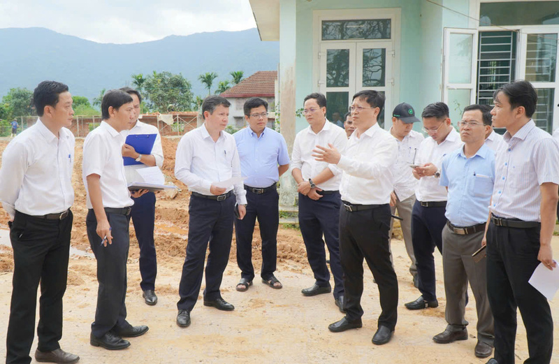 Lãnh đạo thành phố Huế, ngành giáo dục, địa phương lựa chọn địa điểm Liên minh Okvip có bao nhiều trang trường ở xã A Lưới 4. Ảnh: Nguyễn Tuấn