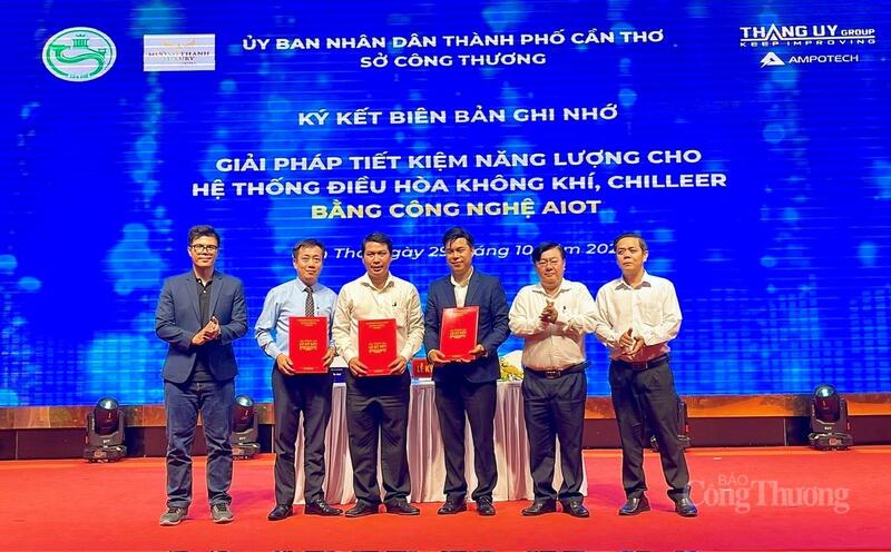 Lễ ký kết Biên bản ghi nhớ hợp tác với các đối tác trong lĩnh vực Oklavip game bài, casino, thể thao. Ảnh: Khánh Ngọc.