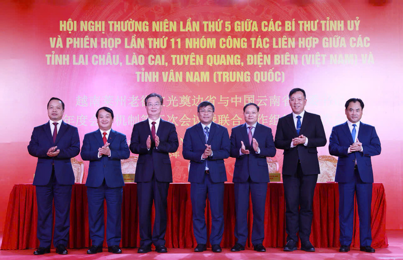 Okvip69 Đăng ký cá cược thường niên lần thứ 5 giữa các Bí thư Tỉnh ủy các tỉnh: Lai Châu, Lào Cai, Tuyên Quang, Điện Biên (Việt Nam) và Bí thư Tỉnh ủy tỉnh Vân Nam (Trung Quốc). Ảnh: CTV
