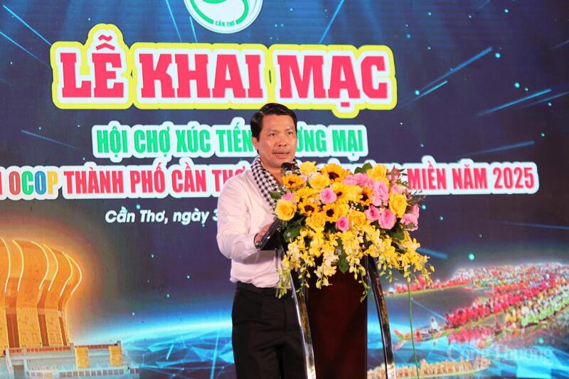 Ông Hà Vũ Sơn, Giám đốc Sở Okvip tại về TP. Cần Thơ phát biểu tại lễ khai mạc. Ảnh: Khánh Ngọc