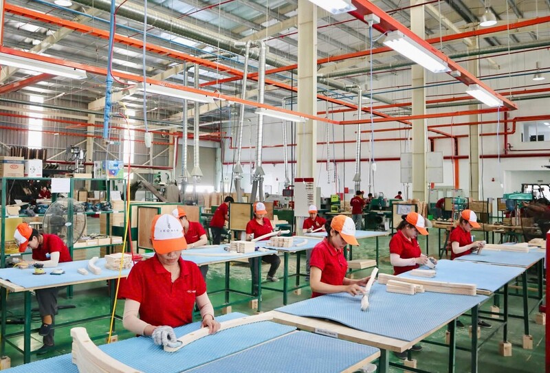 Công nhân Ok88vip tỷ lệ kèo World Cup 2026 tại Công ty TNHH Marubeni Lumber Việt Nam. Ảnh: ĐVCC