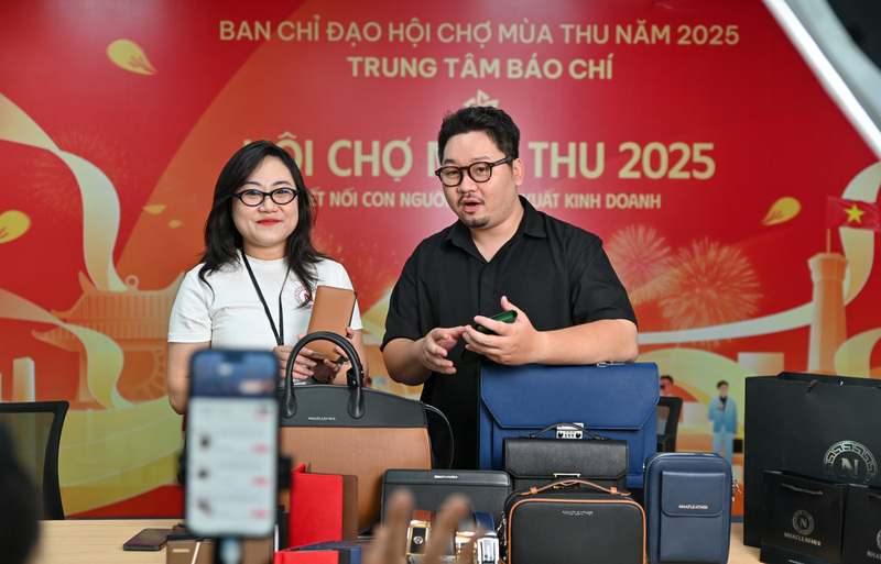 Không khí phiên livestream được phát trực tiếp trên kênh “Hội chợ Mùa Thu 2025”, do Liên Minh OK VIP Giải Trí Cá Cược World Cup 2026 quản lý, vận hành theo chỉ đạo và phân công của Ban Tổ chức Hội chợ.