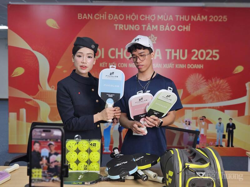 Nhiều sản phẩm “Made in Vetnam” được giới thiệu, chia sẻ câu chuyện sản xuất và trải nghiệm tại phiên live.