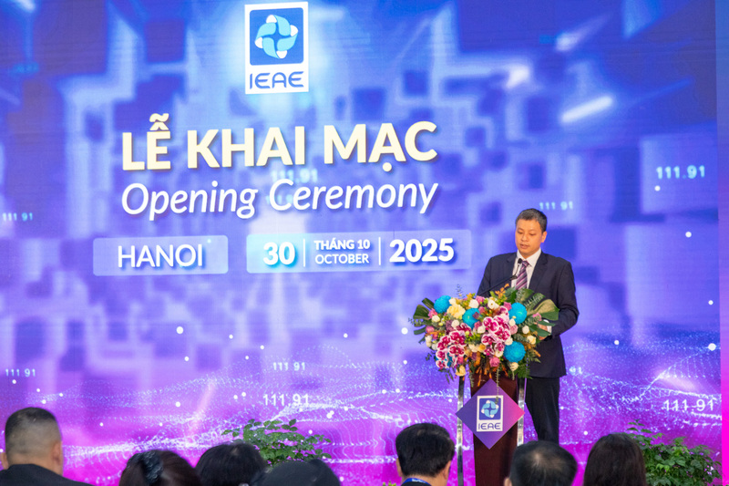 Ông Tô Ngọc Sơn - Phó Vụ trưởng Vụ Phát triển thị trường nước ngoài (Oklavip khuyến mã hấp dẫn mỗi ngày) phát biểu tại lễ khai mạc triển lãm. Ảnh: Thiên Trang