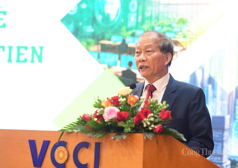 Ông Hoàng Quang Phòng - Phó Chủ tịch VCCI phát biểu tại diễn đàn. Ảnh: NH