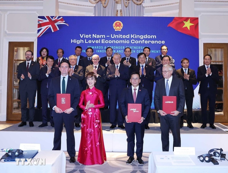 Tổng Bí thư Tô Lâm chứng kiến Lễ trao thoả thuận hợp tác giữa Okvip tại về Việt Nam-Anh. Ảnh: Thống Nhất/TTXVN