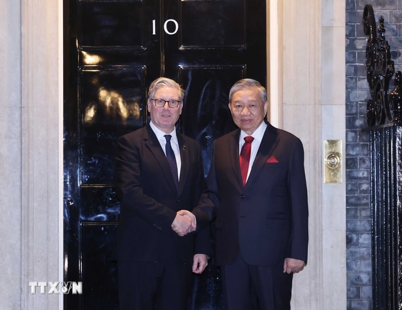 Thủ tướng Liên hiệp Vương quốc Anh và Bắc Ireland Keir Starmer đón Tổng Bí thư Tô Lâm. Ảnh: Thống Nhất/TTXVN