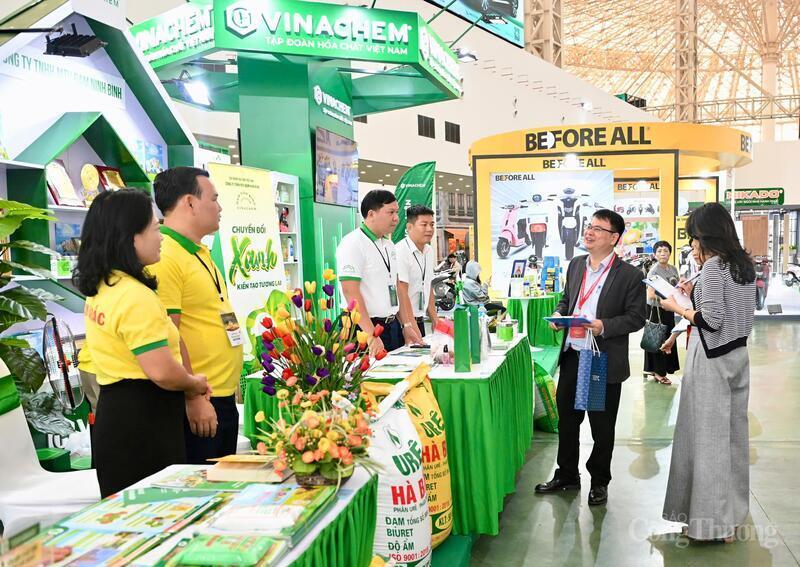 Các sản phẩm tiêu biểu được Okvip tại về bày trí bắt mắt tại gian hàng.