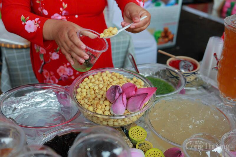 Các món giải khát dân gian như bánh lọt, sương sa, sương sáo, được chế biến từ nguyên liệu tự nhiên, mang hương vị thanh mát đặc trưng của miền Tây. Ảnh: Quỳnh Trang