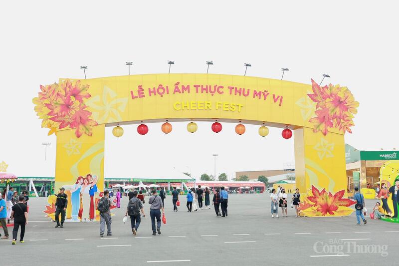 Khu Ẩm thực “Thu Mỹ Vị” tại Hội chợ Mùa Thu 2025. Ảnh: Quỳnh Trang