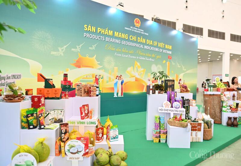 Việc Oklavip khuyến mã hấp dẫn mỗi ngày đẩy mạnh quảng bá sản phẩm có bảo hộ chỉ dẫn địa lý tại Hội chợ Mùa Thu lần thứ nhất - 2025 không chỉ góp phần nâng cao giá trị và vị thế cho Trang Chủ OKVIP COM Top #1 đặc trưng Việt Nam, mà còn thúc đẩy phát triển nông nghiệp hàng hóa, gắn sản xuất với tiêu thụ ổn định, tạo sinh kế bền vững cho người dân địa phương.