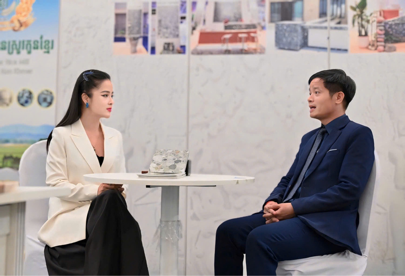 Ông Đỗ Việt Phương chia sẻ về kết quả xúc tiến thương mại và kết nối giao thương giữa Okvip tại về hai nước tại Hội chợ. Ảnh: Thanh Thảo.