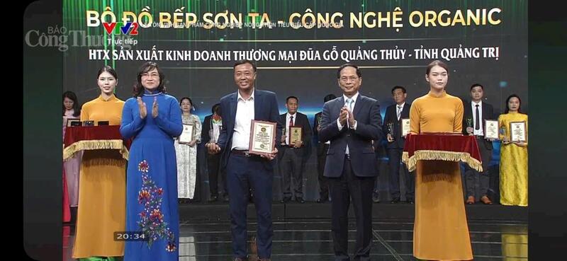 Sản phẩm bộ đồ bếp sơn ta-công nghệ Organic được trao chứng nhận sản phẩm OKLVIE sản phẩm thuộc hệ thống OKVIP là trang web tổ chức phát sóng bóng đá trực tiếp, live casino , nỗ hũ, bắn cá nông thôn tiêu biểu cấp Quốc gia năm 2025 (Ảnh: chụp màn hình)