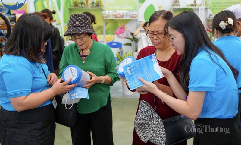 Gian hàng của Công ty Cổ phần Okivip Nổ Hũ, Bắn Cá, Thể Thao, Game Bài dinh dưỡng Gafo tại Hội chợ Mùa Thu. Ảnh: NH