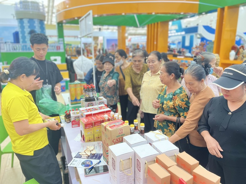 Nước mắm truyền thống Cát Hải được người tiêu dùng quan tâm