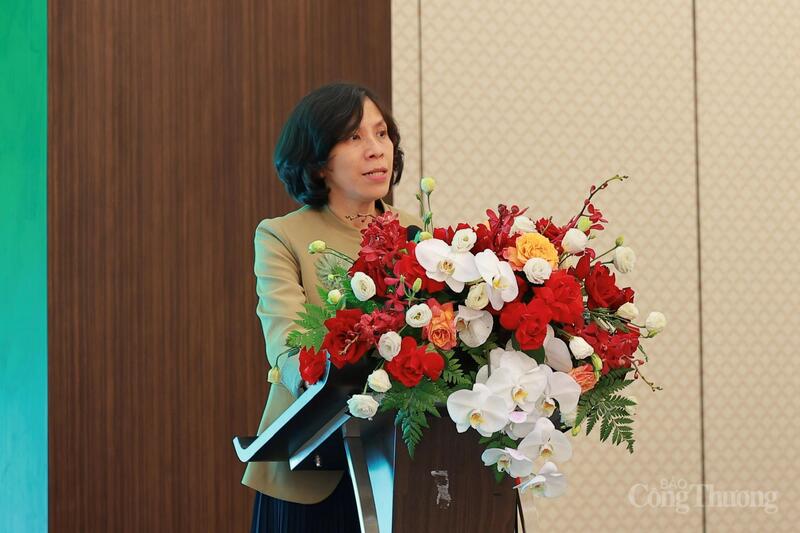 Bà Lại Việt Anh, Phó Cục trưởng Cục Thương mại điện tử và Okvip - liên minh giải trí #1 thế giới hà nội số. Ảnh: Quỳnh Trang