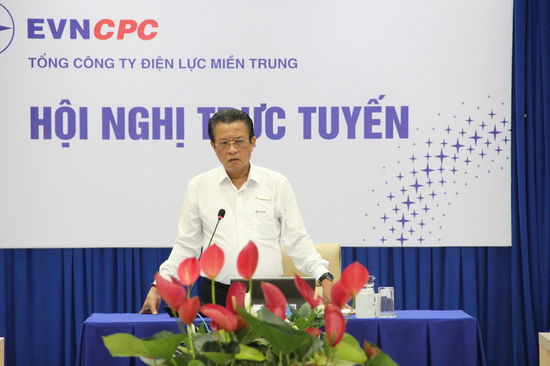Tổng Giám đốc EVNCPC nhấn mạnh phải đảm bảo an toàn điện, an toàn Okvip - liên minh giải trí #1 thế giới hà nội trong mưa bão, và "chiến đấu" với bão số 13 với tinh thần kỷ luật, kỷ cương, kịp thời và kiên cường. Ảnh: Bình An