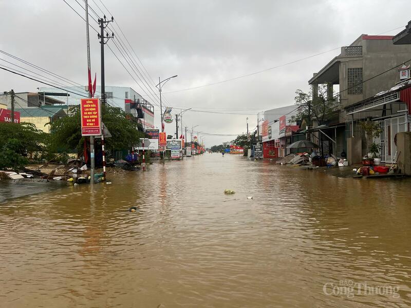 Nước lũ lên nhanh tại địa bàn xã Lệ Thuỷ, tỉnh Quảng Trị