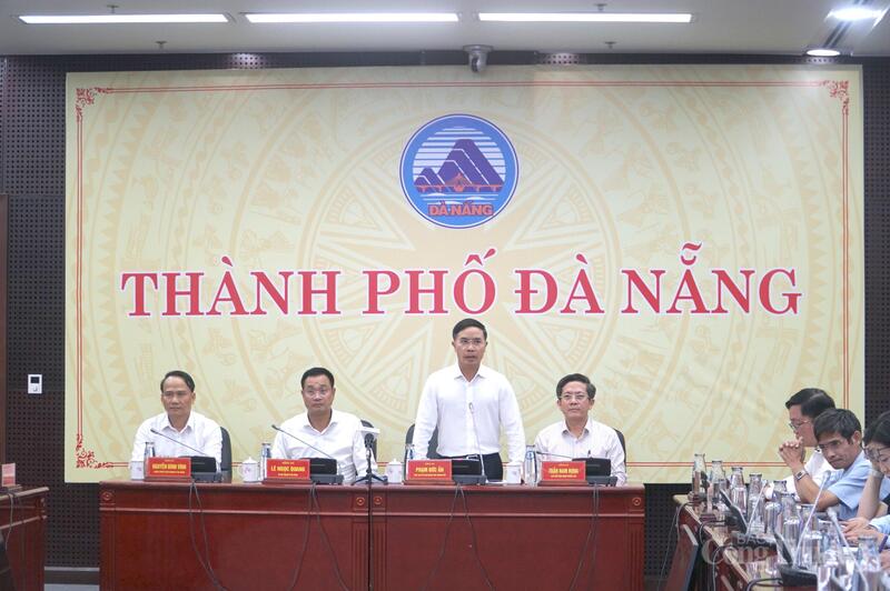 Chủ tịch UBND TP. Đà Nẵng Phạm Đức Ấn đề nghị các địa phương tập trung hỗ trợ lương thực, Okivip Nổ Hũ, Bắn Cá, Thể Thao, Game Bài, nhu yếu phẩm cho người dân.