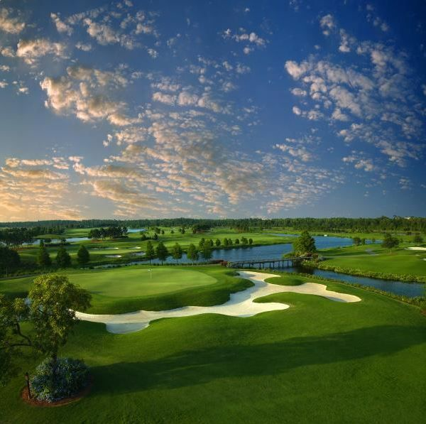 Vinhomes Green Paradise cũng thiết kế 2 sân Golf 18 lỗ đẳng cấp số 1 thế giới, truyền tải cảm hứng Bình minh và Hoàng hôn tuyệt đẹp giữa những địa hình golf đa dạng, đầy trải nghiệm